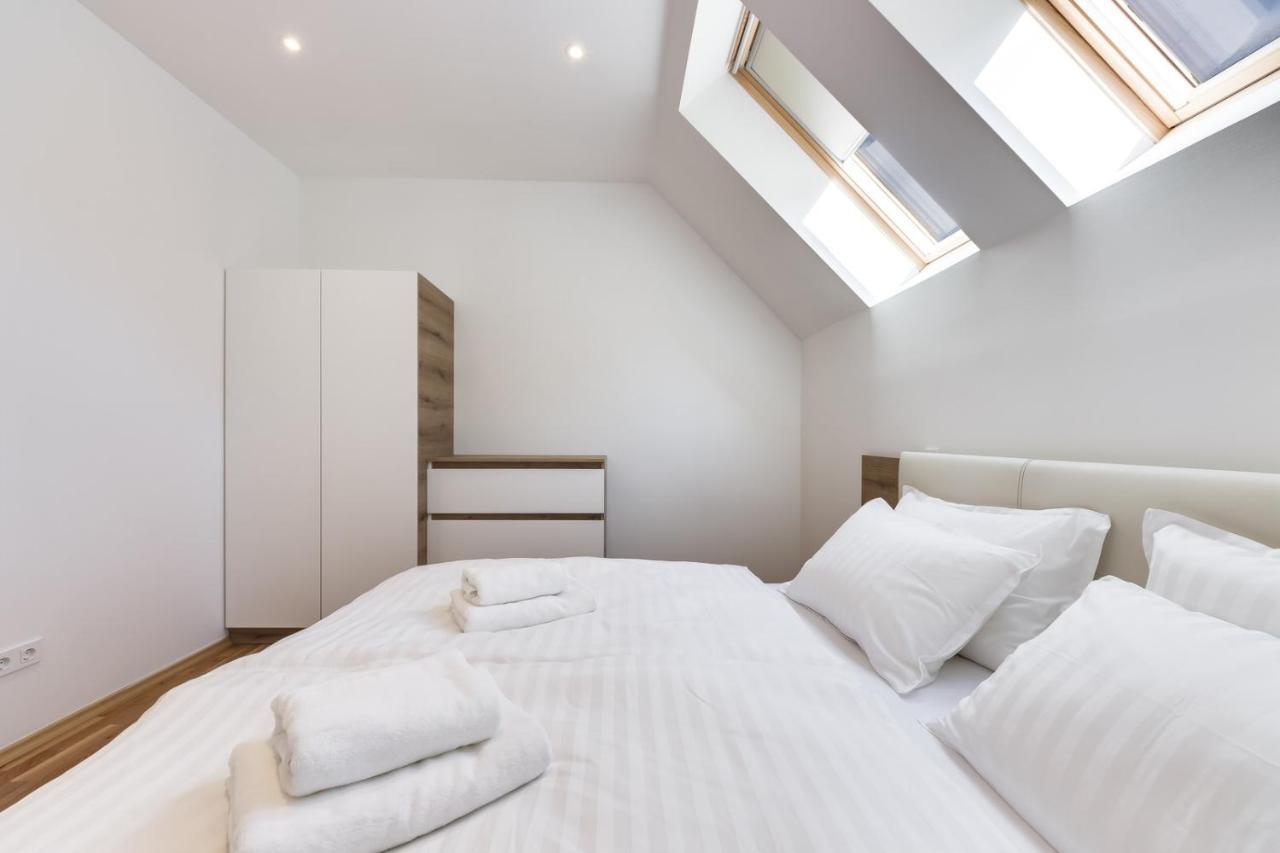 Chic Apartments With Balcony And Spa In Mojstrana Exteriér fotografie