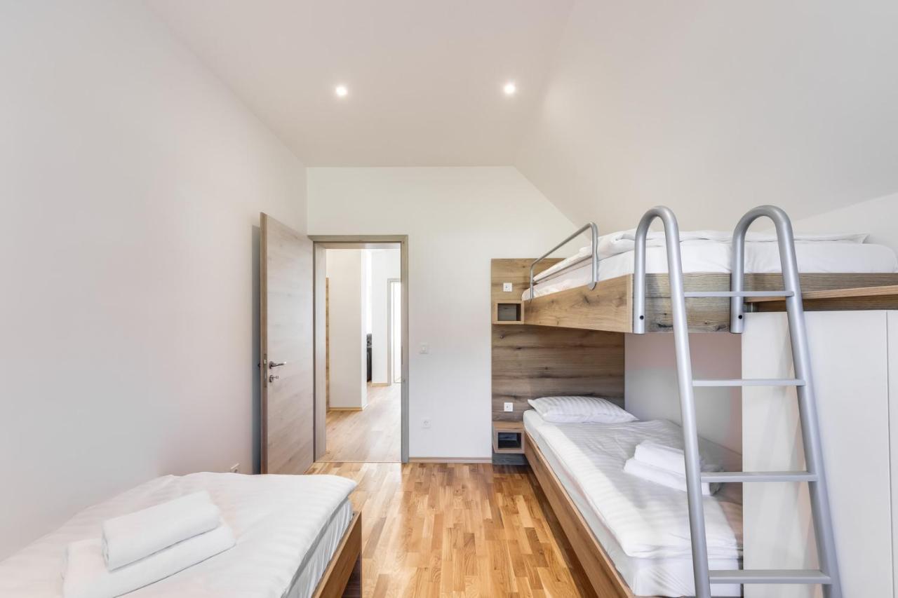 Chic Apartments With Balcony And Spa In Mojstrana Exteriér fotografie